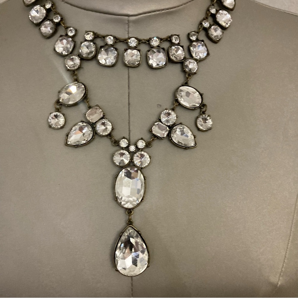VGUC rhinestone and antique gold tone statement necklace Unbranded - Picture 2 of 6